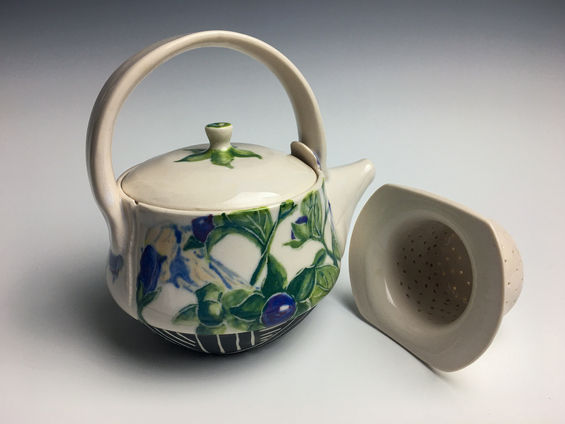 How_lucky_am_I_teapot_with_infuser.jpg
