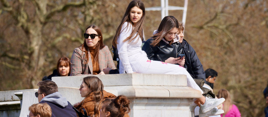 People Around Buckingham Palace