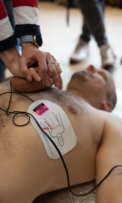 resuscitace pomocí AED na kurzu první pomoci opravdovým zážitkem PrPom Praha