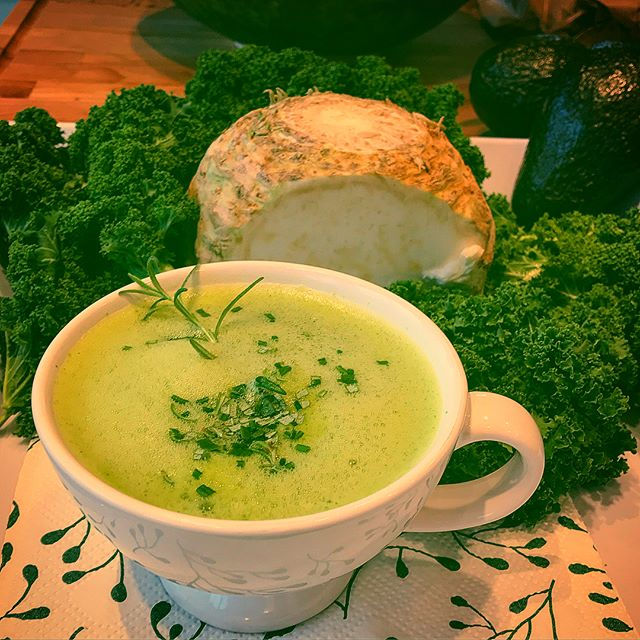 Suppe med grønnkål og selleri