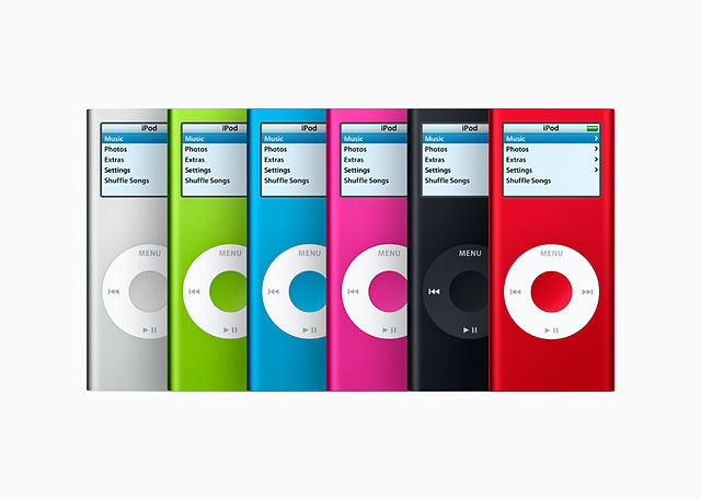 iPod nano (2-го поколения), представленный 25 сентября 2006 года, отличался тонким дизайном, ярким цветным дисплеем, шестью стильными расцветками и временем автономной работы до 24 часов, а также помещал в карман пользователя до 2 000 песен.
