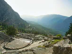 Sanctuaire de Delphes au pied du mont Parnasse, Grèce antique