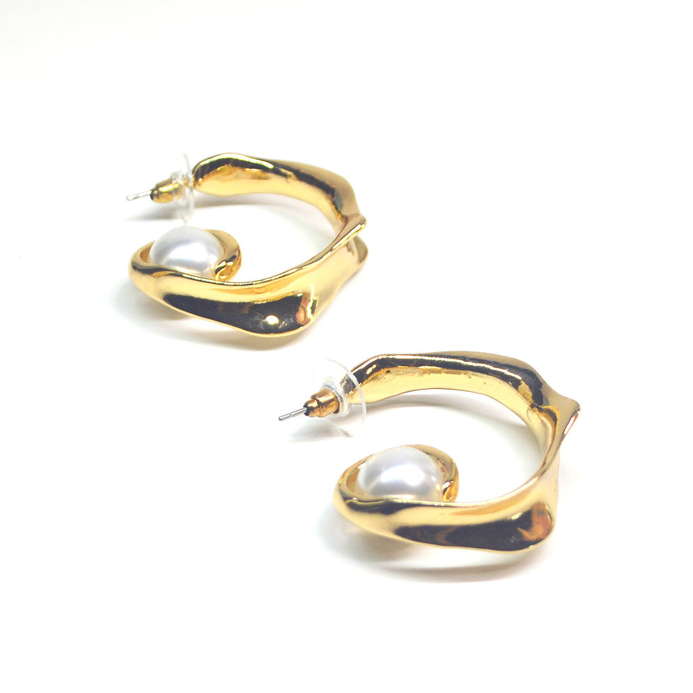 Thumbnail: GOLDEN  SPIRAL SEASHELL PEARL EARRINGS