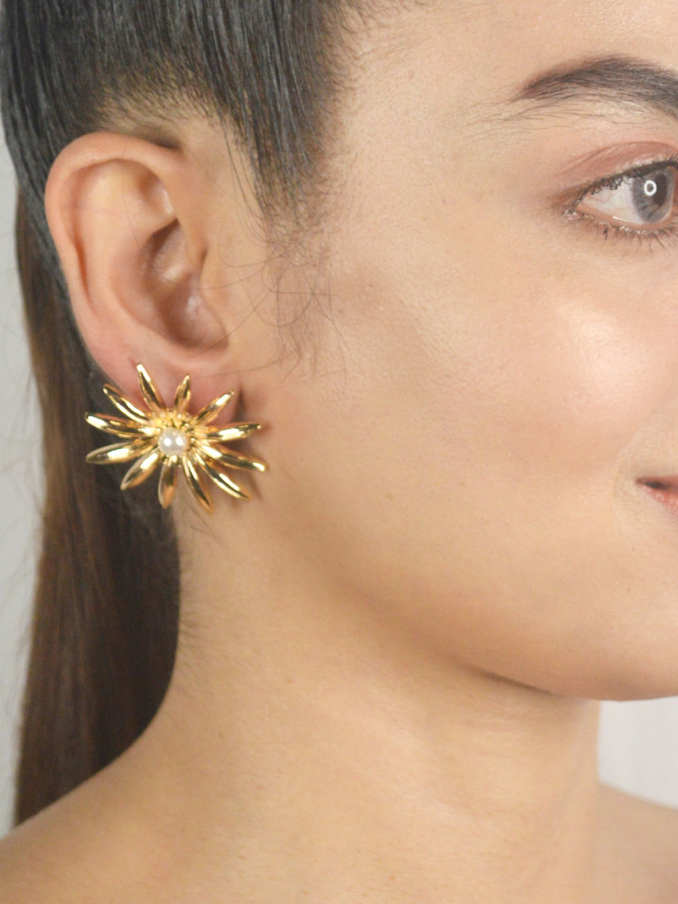 Thumbnail: GOLDEN FLOWER CENTRE PEARL EARRINGS