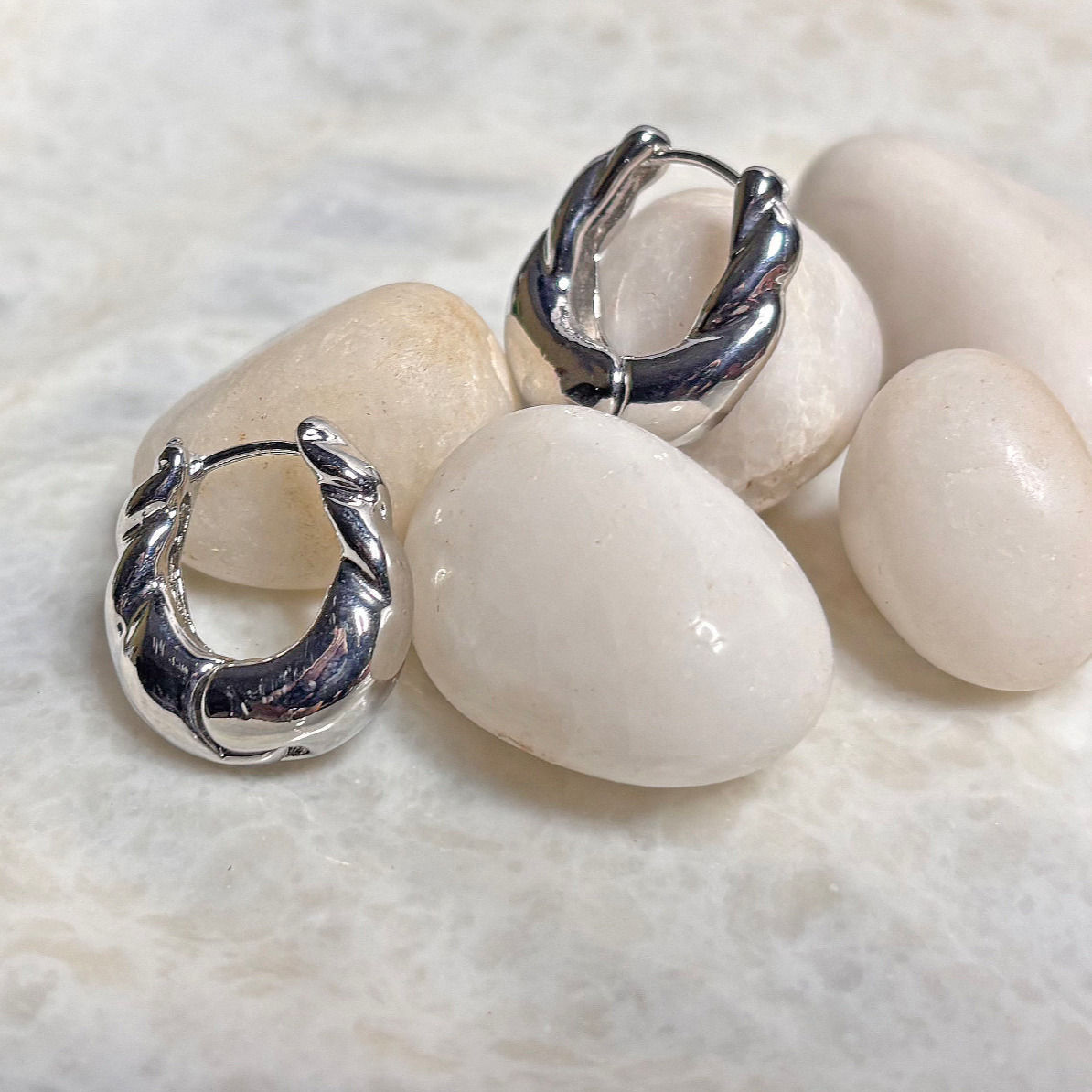SILVER SPIRAL TEXTURED HOOP EARRINGS