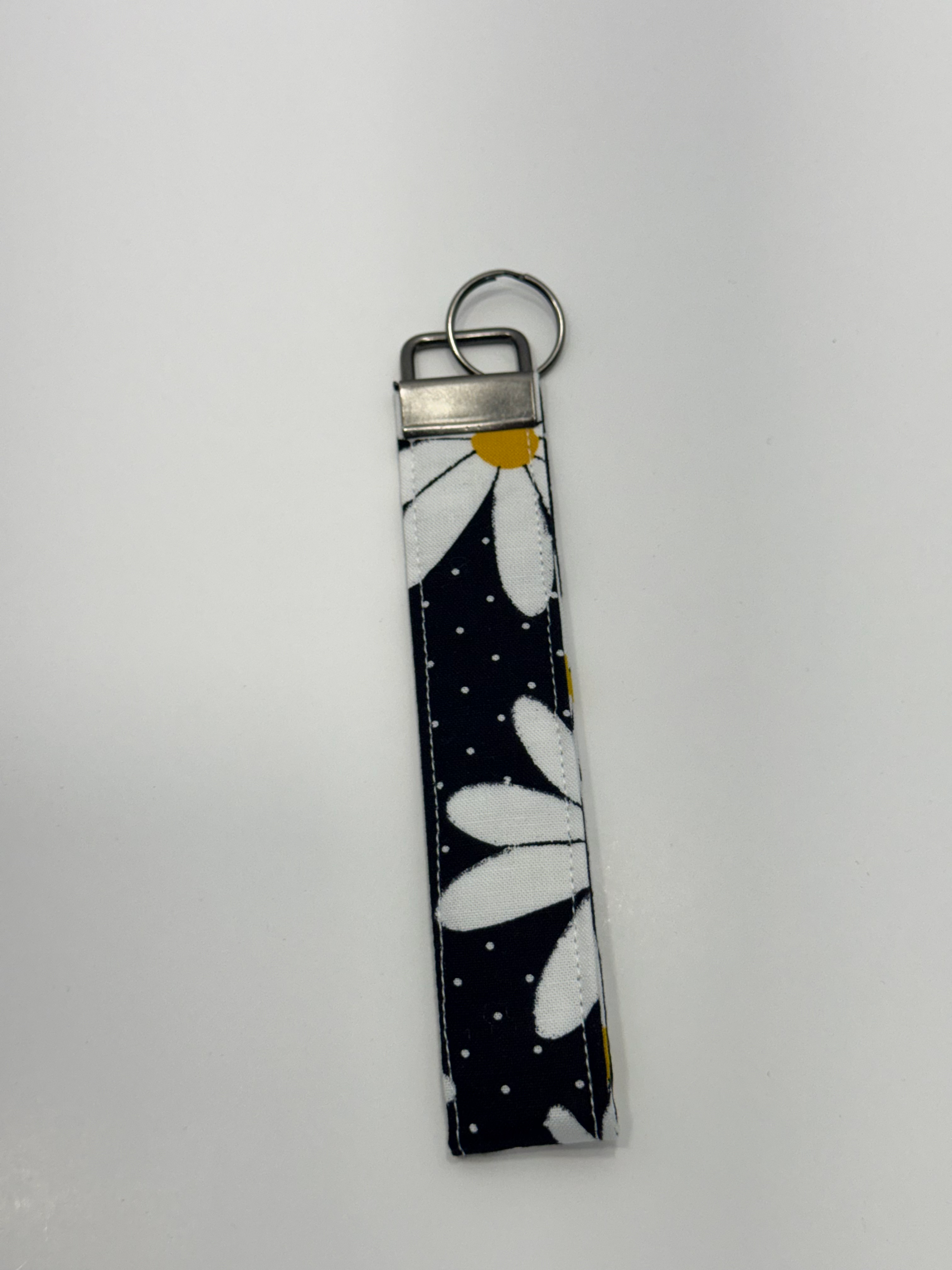 Black & White Daisy Wristlet Keychain