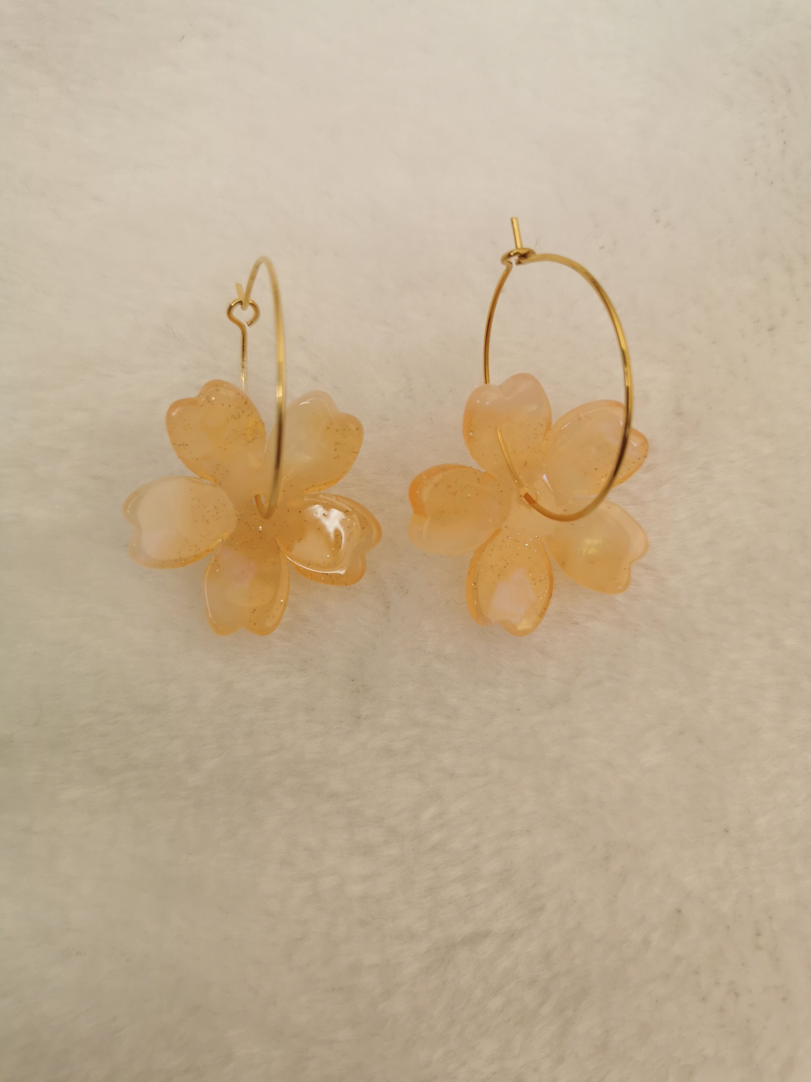Boucle d'oreille fleur pêche nacré