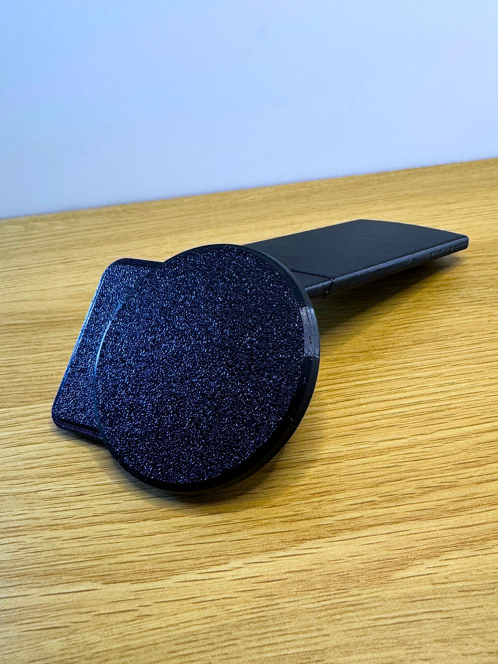 Thumbnail: Clio Magsafe iPhone Mount Apple