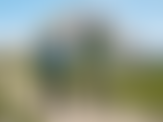 due persone che utilizzano i bastoncini telescopici per il trekking nelle dolomiti di selva di cadore