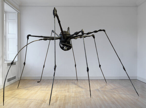 Louise Bourgeois, Spider (1994). Bronze, silver nitrate and brown patina, and granite, 274.3 x 457.2 x 378.5 cm. Scottish National Gallery Of Modern Art (Modern One).