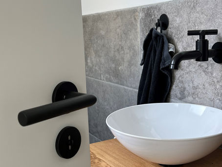 Harmonisches Design und Moderne Ästhetik: Die Eleganz der Trendfarbe Schwarz