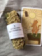 Räucherbündel Neubeginn neben Tarot Karte