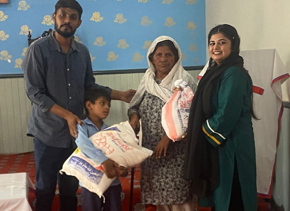 feeding widow and child Pakistan 2025_ed