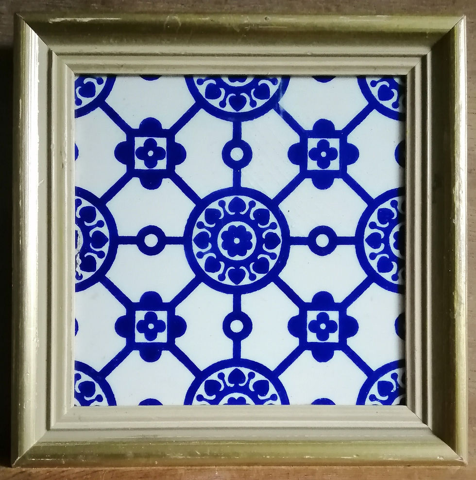 Geometric array in a frame