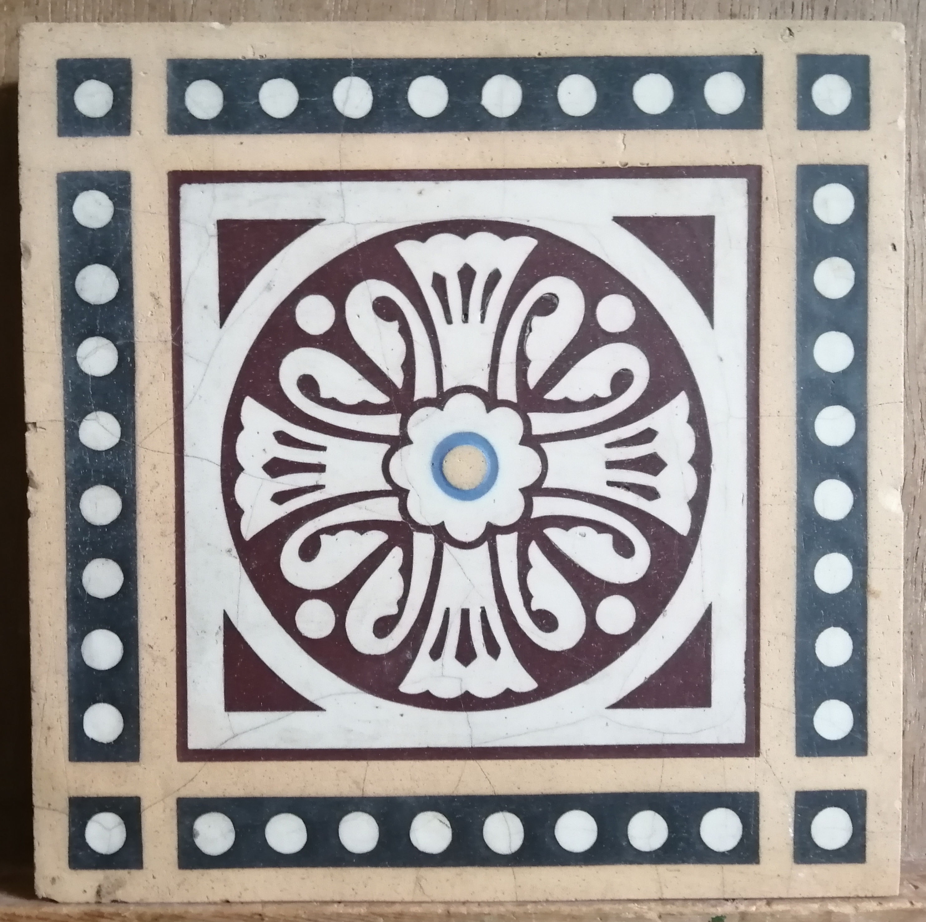 Cardinal foliate Cross Patonce