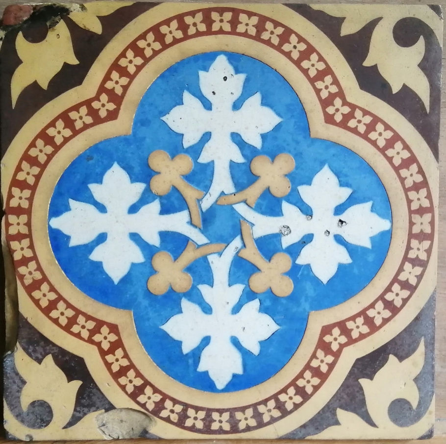 Thumbnail: Very large cardinal foliate cross in a quatrefoil