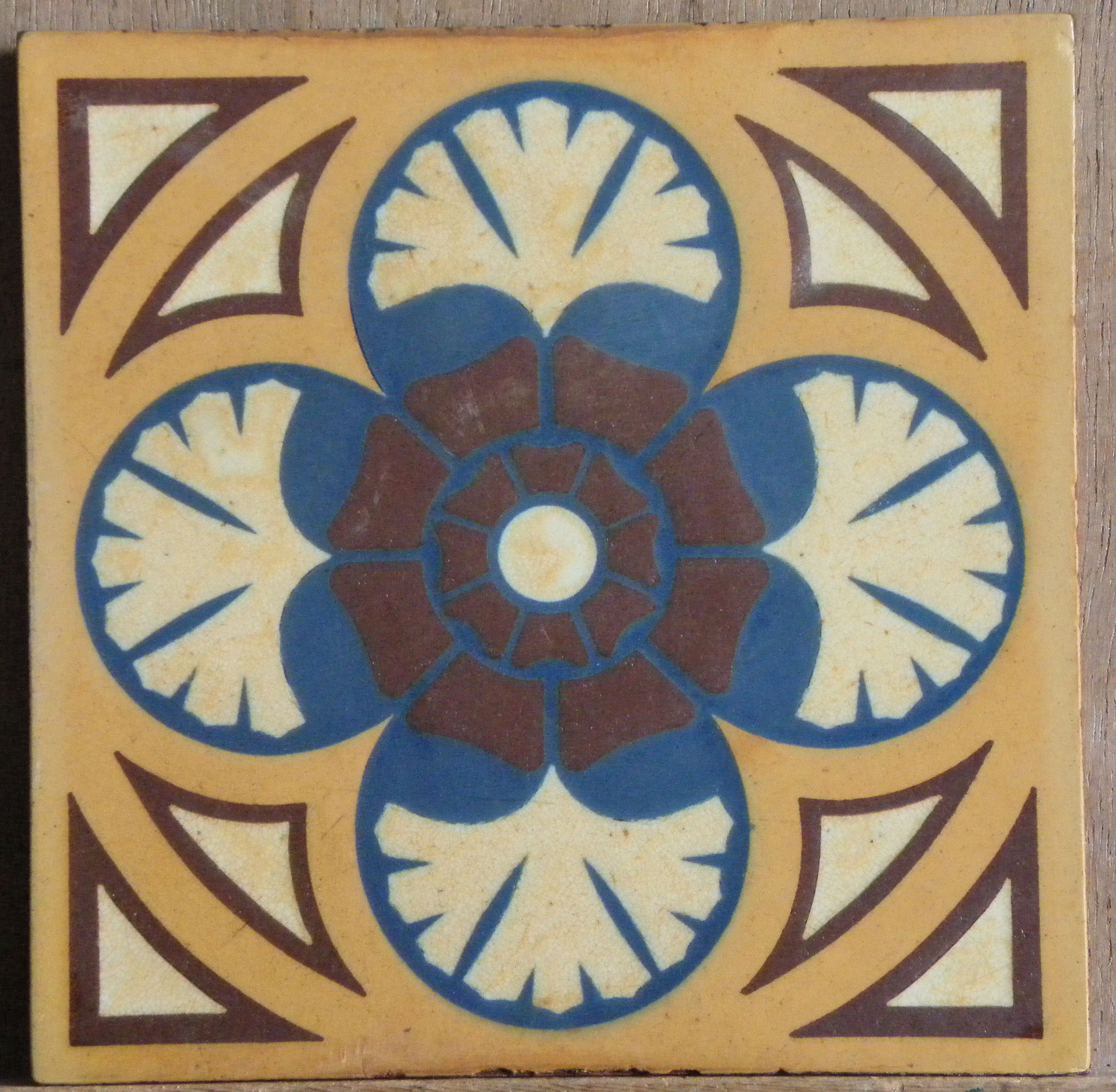 27 Godwin Tudor Rose tiles and 12 triangles