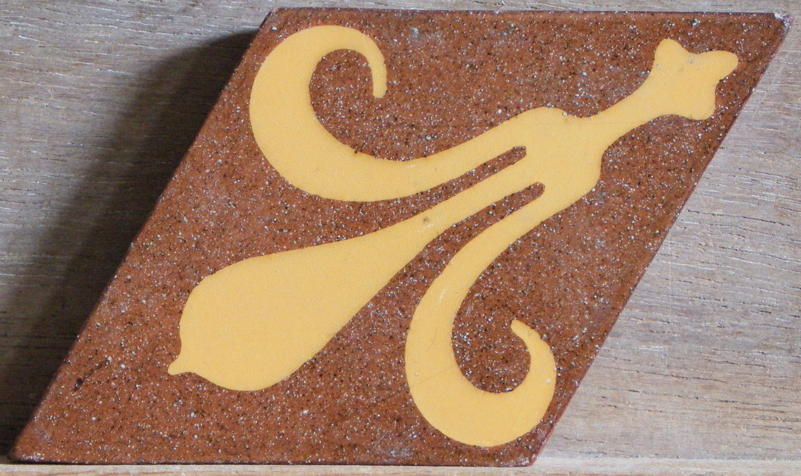 Fleur de lys on a diamond shaped tile