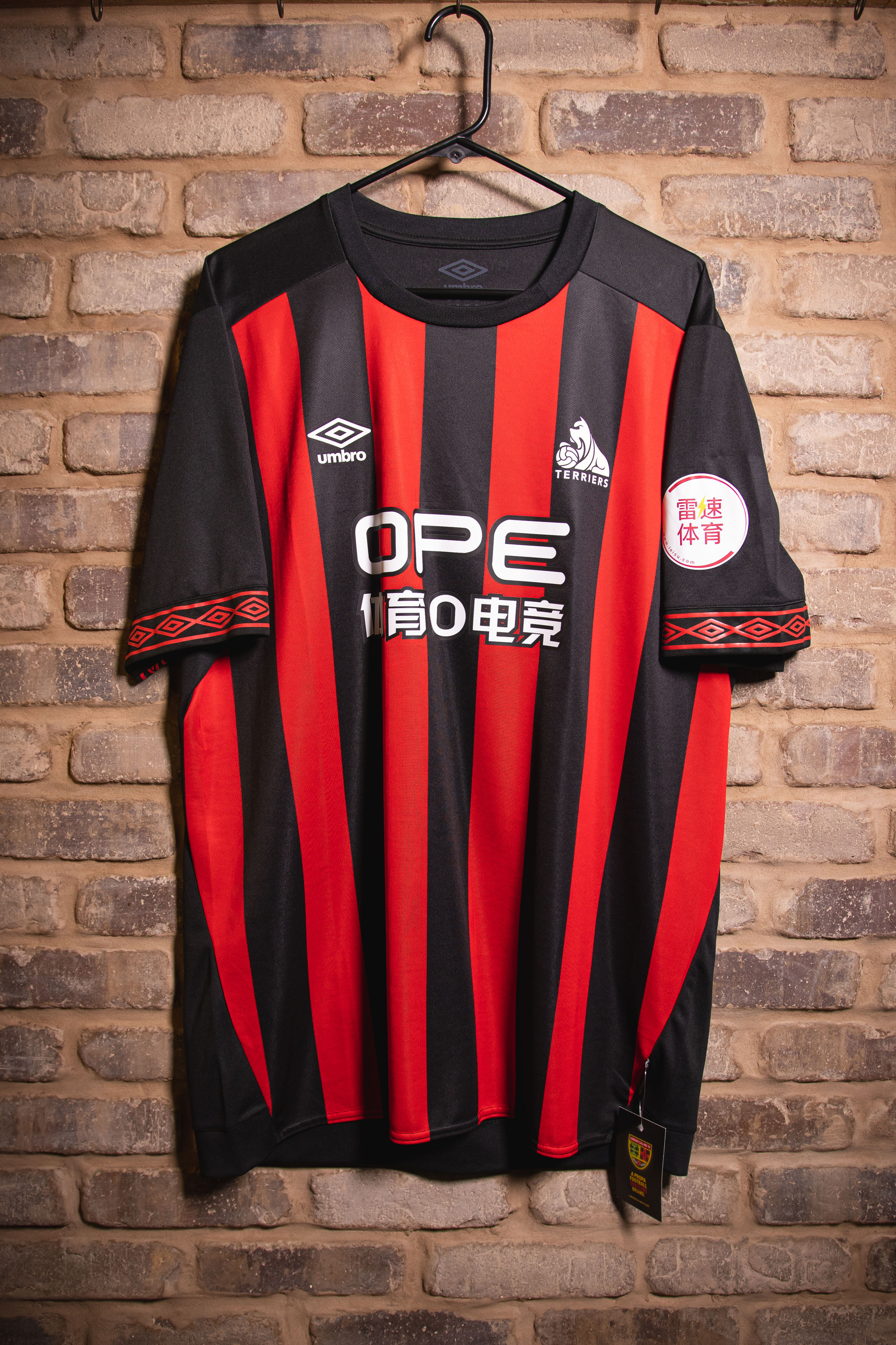 Huddersfield Town 18-19 Away
