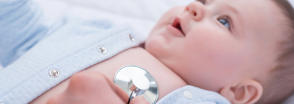 Infant Examinando pediatra