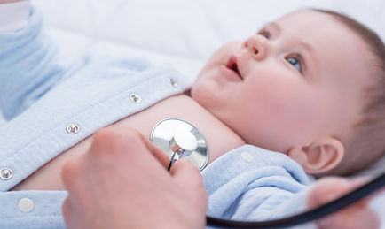 Barnläkare Undersöka Infant