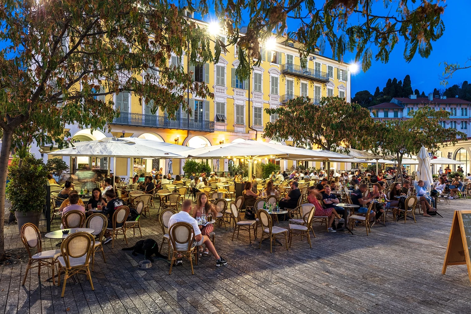 The Best Bars in Nice to Enjoy the Nightlife