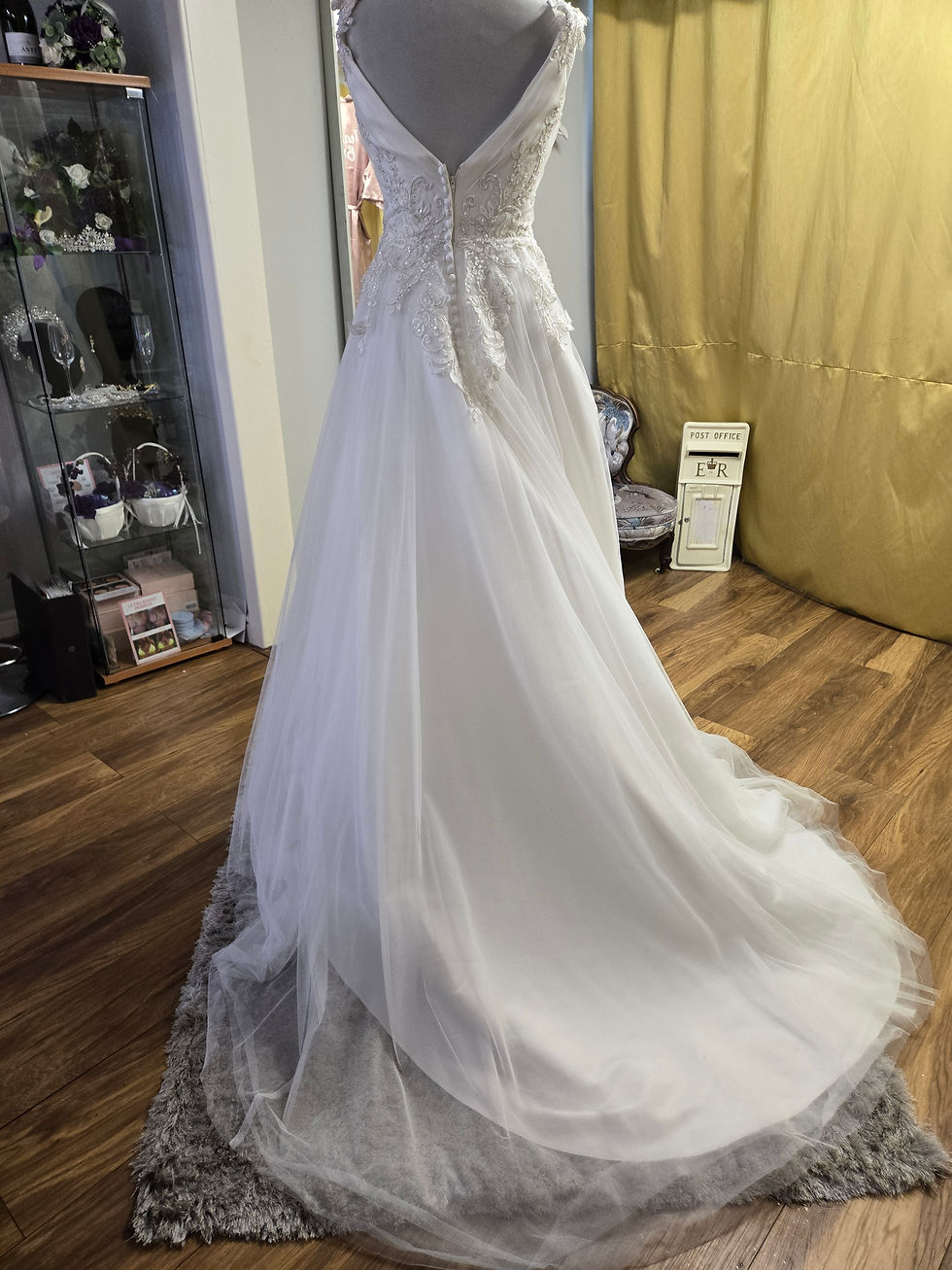 Thumbnail: Beautiful Off-the-Peg Bridal Gown