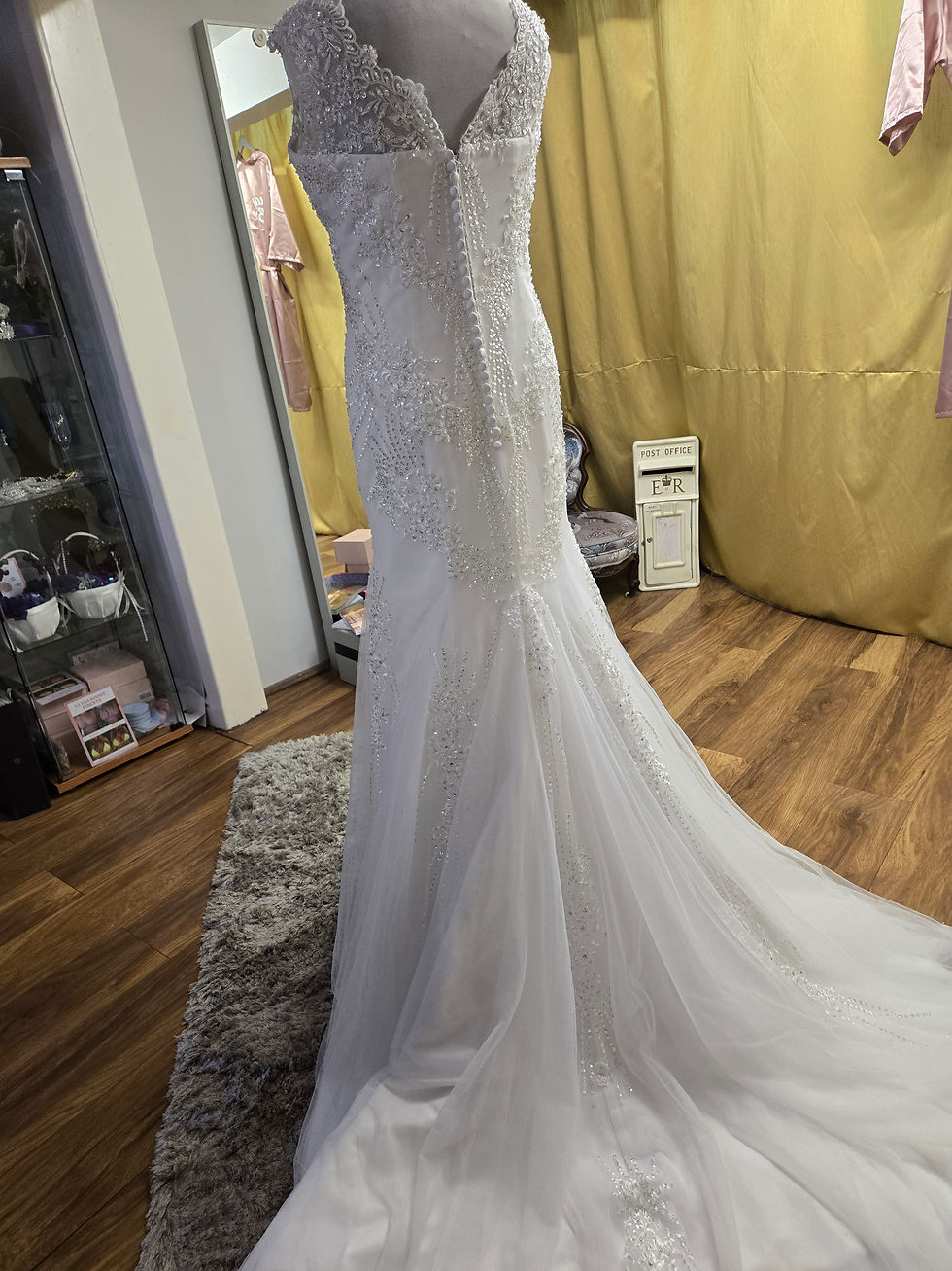 Thumbnail: Elegant Off-The-Peg Gown