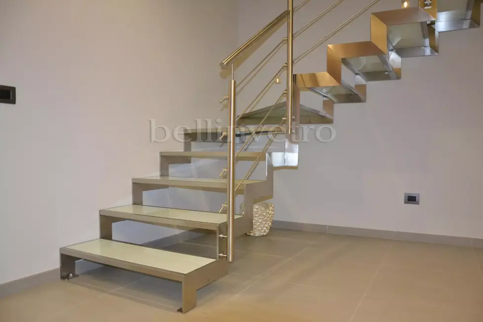 scale-in-vetro-stratificato-bellinvetro (2)