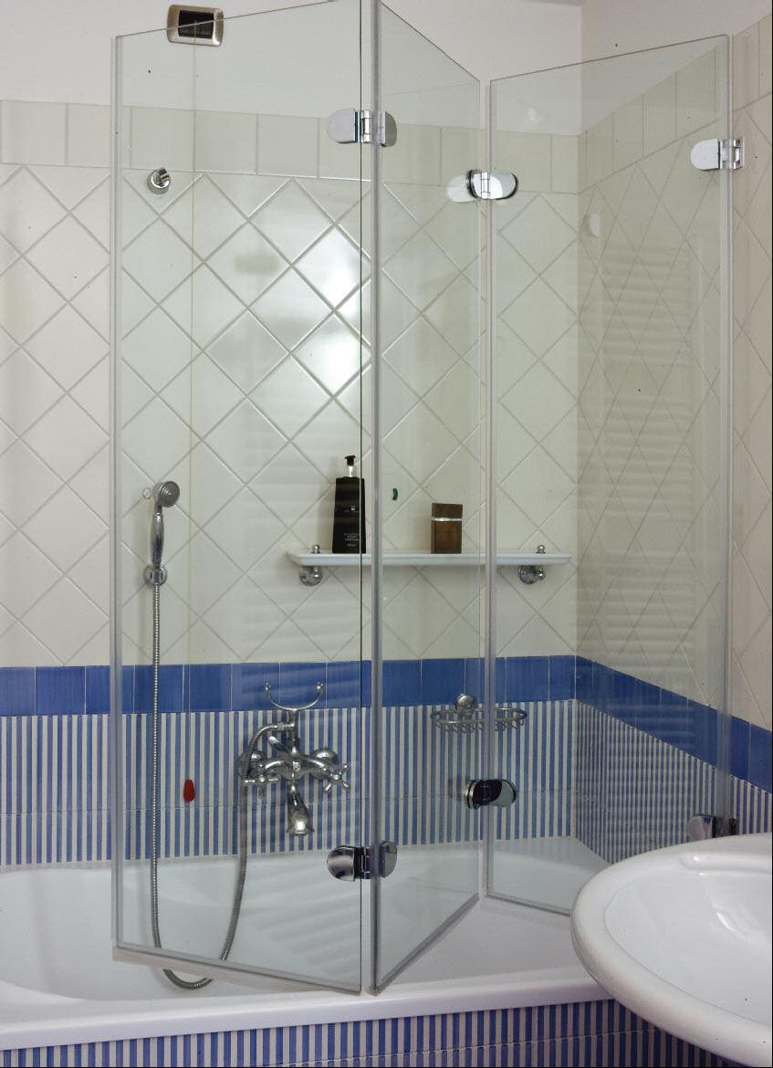 07 - box- doccia- vetro-temperato- pieghevole- arredamento- bagno- palermo-agrigento -trapani