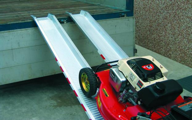 Aluminiumrampe Typ M050 Schutzrand (U-Profil) Längen 150cm – 350cm