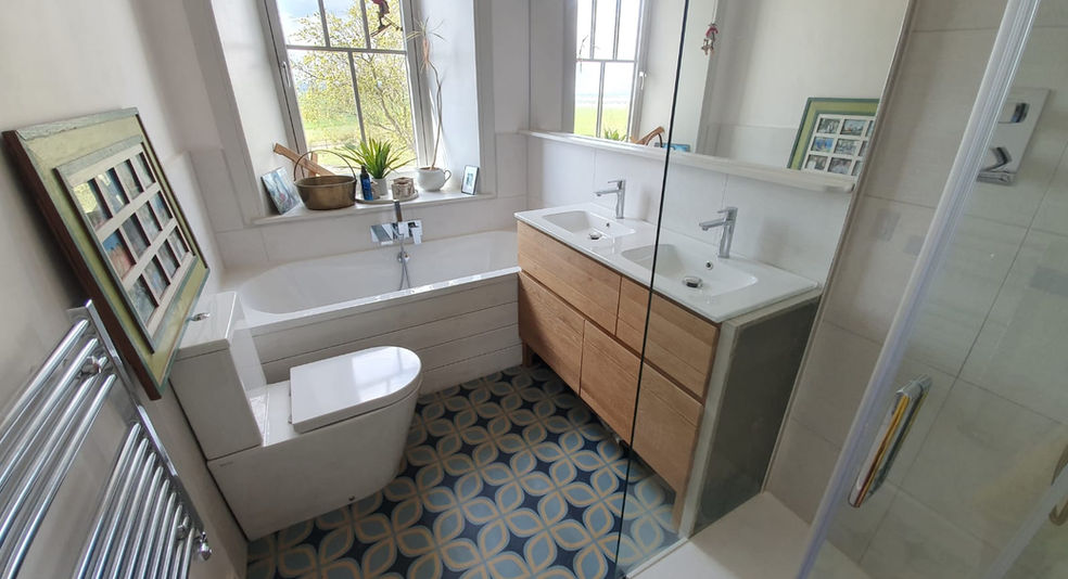 Upstairs bathroom.jpeg