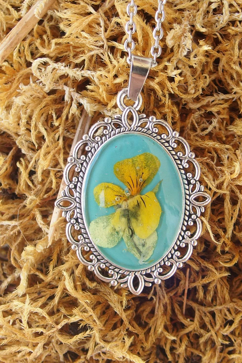 Miniature : Médaillon vintage avec pensée  et résine