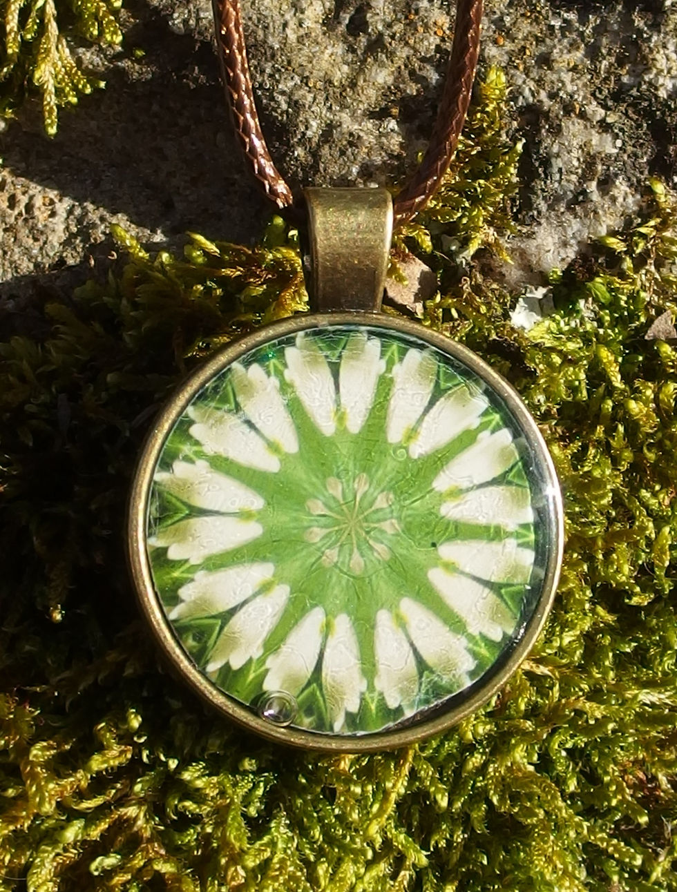 Pendentif Mandala photo muguet rond avec  résine