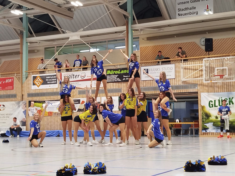 In der Halbzeitpause bot die TaffoShow des TV Conweiler eine mitreißende Show. (Foto: Dworschak)