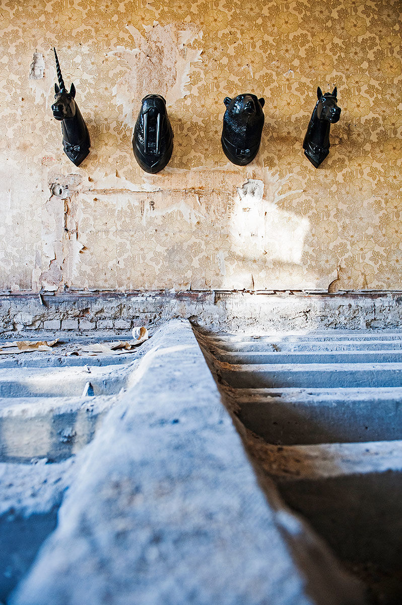 ESTRORAMA - BLACK DAYS