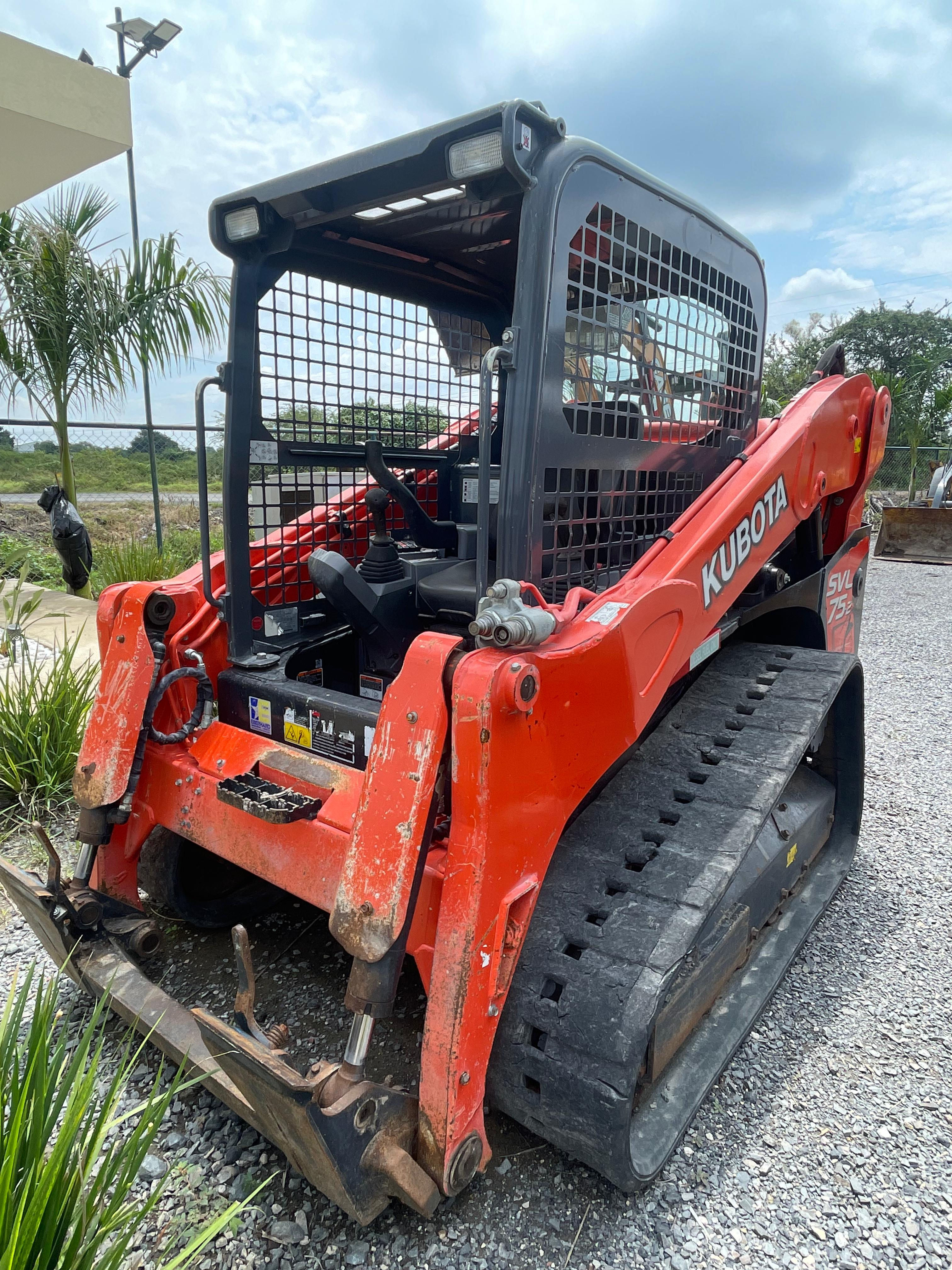 Minicargador Kubota SVL75-2