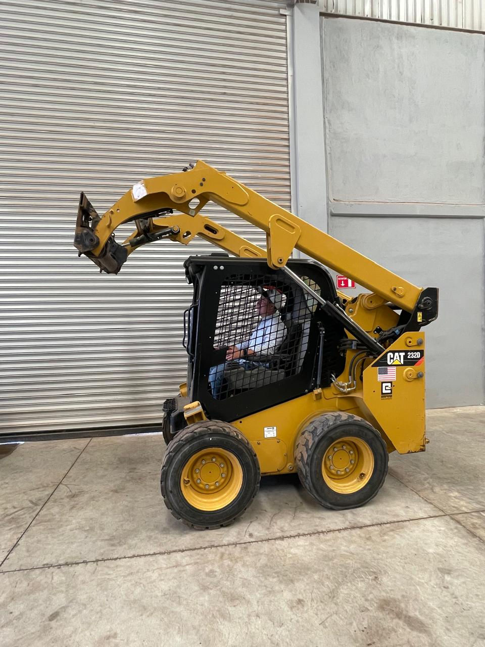 Miniatura: Minicargador Caterpillar 232D