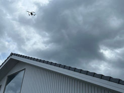 ドローン点検と弊社事務所(軒天、壁は弊社施工)