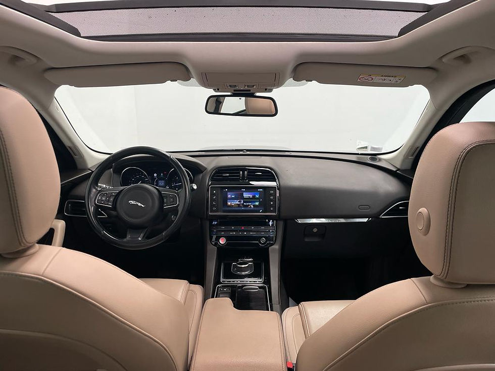 Miniature : JAGUAR F-SPACE 2.0 180 RESTIGE 4x4 BVA8