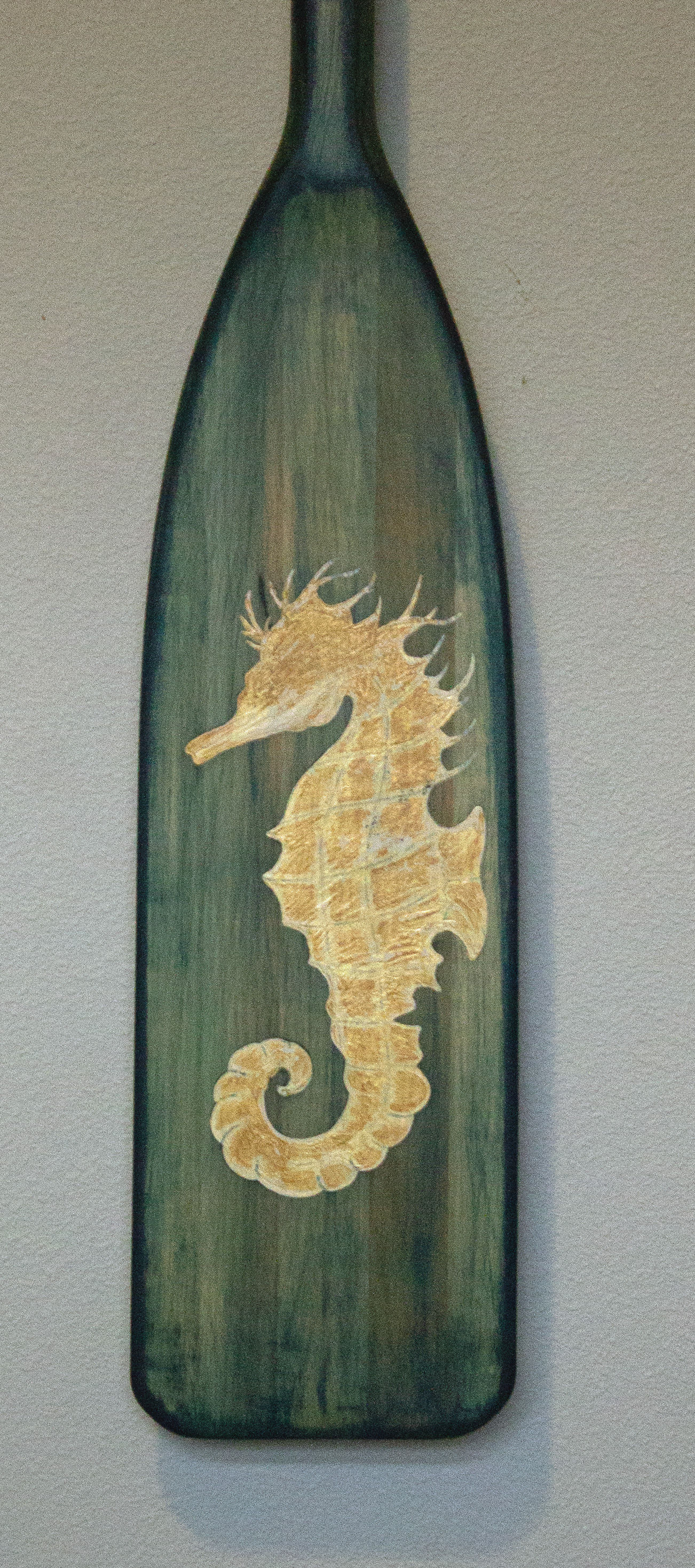 Golden seahorse 4.5' wooden oar