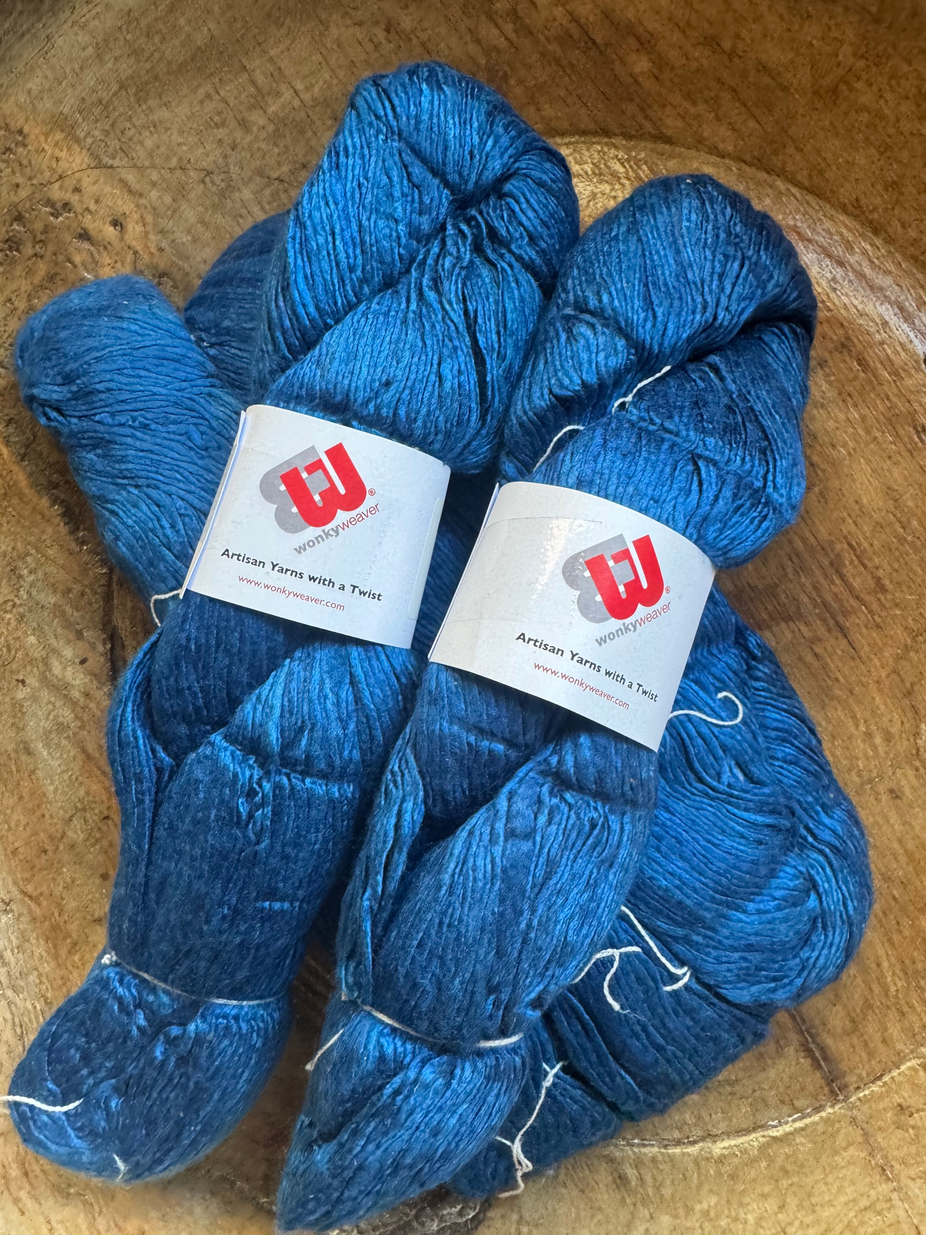 Soft Mulberry Silk Yarn - 2.5/1 Nm - Royal Blue