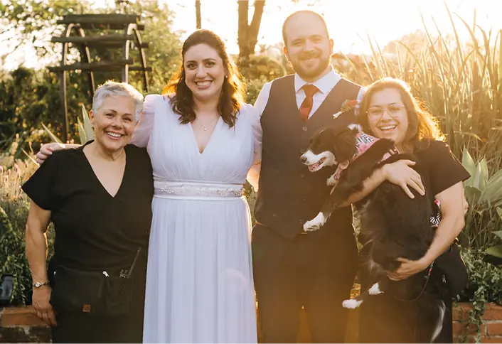 Sara Castro assessoria de mini wedding com um casal que levou seu pet para o casamento