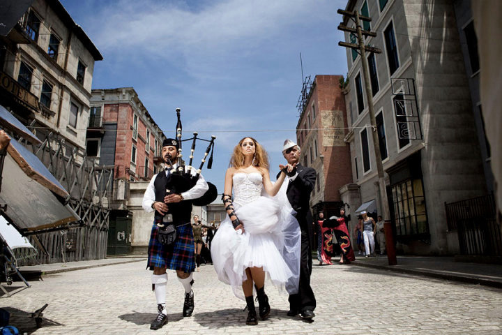 music video Il Cantante by the Italian pop-rock band Lost