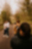 Couple posant pour photo, photographe prenant, photo de formation amandine-dirand