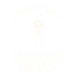 Logo Amandine Dirand, photographe bourgogne, main avec rose.