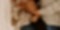 Couple caressant un ventre de femme enceinte