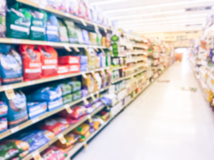 PetFoodAisleSupermarket_Trongnguyen_Adob