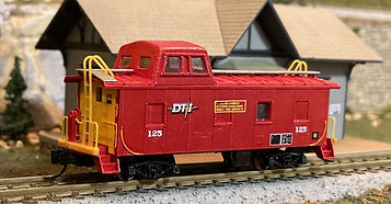Picture of customized N Scale DT&I caboose