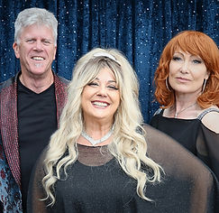 Thesingers-2_edited.jpg